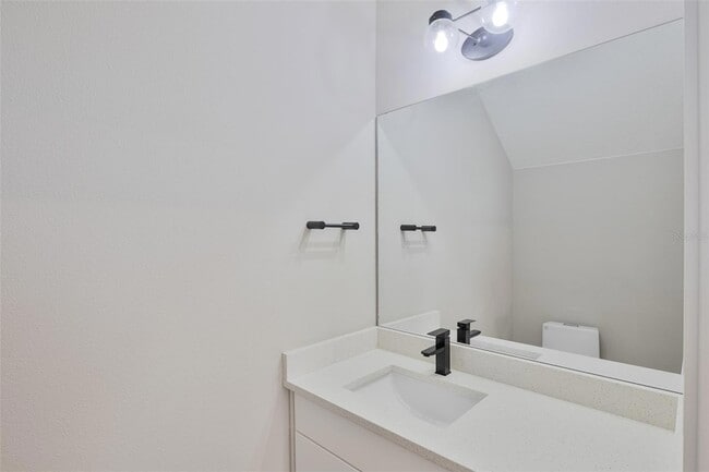 Building Photo - 1800 Houston St