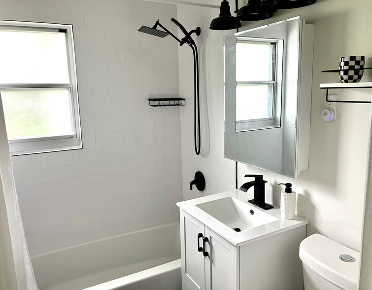 Building Photo - 622 Avenida Hermosa