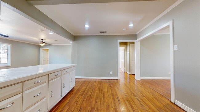 Building Photo - 317 Moody St