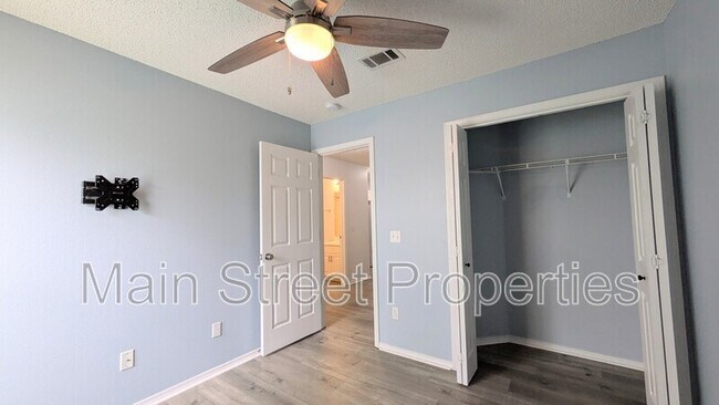 Building Photo - 2466 Redoubt Ave