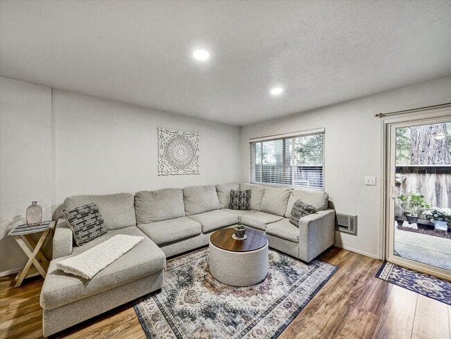 Building Photo - 2bd/1.5 Bathrooms - Sonoma Racquet Club - ...