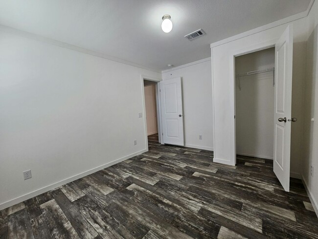 Building Photo - 6681 Hidden Oaks Dr