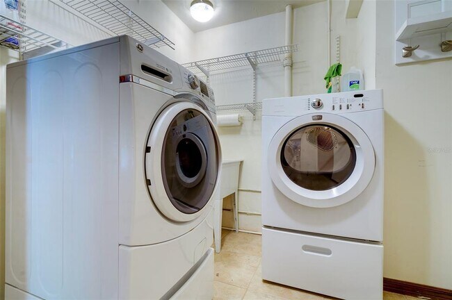 Building Photo - 215 Garden Cir