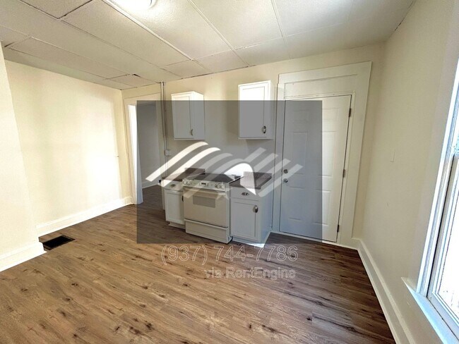 Building Photo - 807 W Ash St