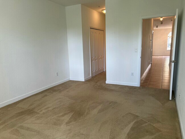 Building Photo - 150 Jacaranda Country Club Dr