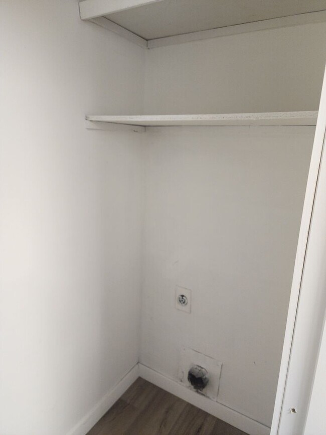 Building Photo - 4143 W Burbank St