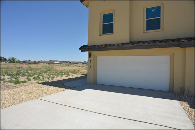 Building Photo - 806 TS Daniel Cadena Dr