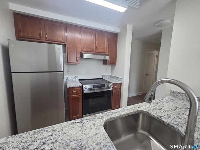 Building Photo - 2 Westwood Dr