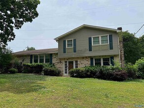 Building Photo - 11406 Crestfield Dr SE