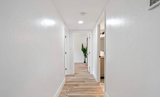 Building Photo - 7930 E Camelback Rd