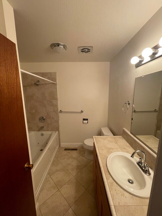 Building Photo - 1431 Muir Ave