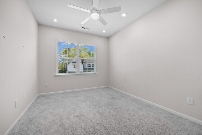 Building Photo - "Spacious 3-Bed Townhouse  with 2.5 Baths at 217 Brooks Springs Drive, Fort Mill!"