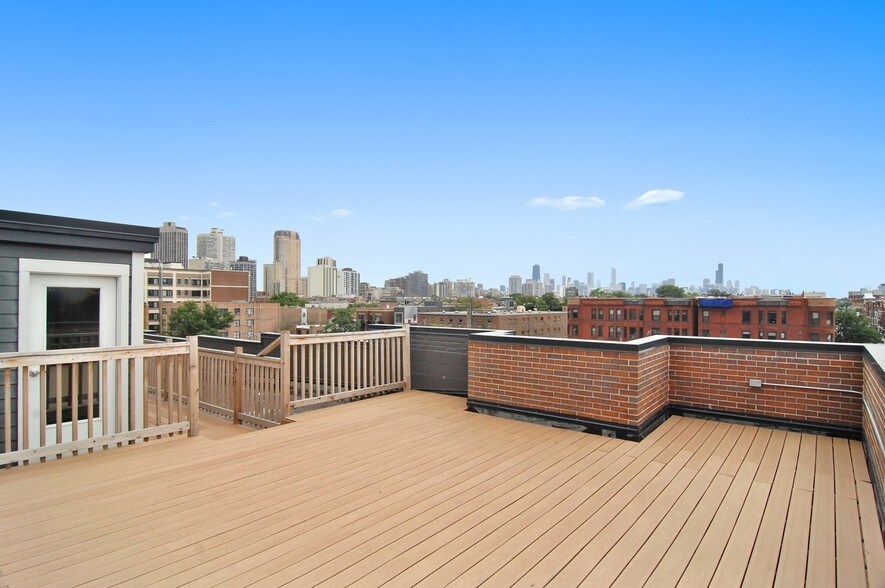 Building Photo - 2821 N Halsted St