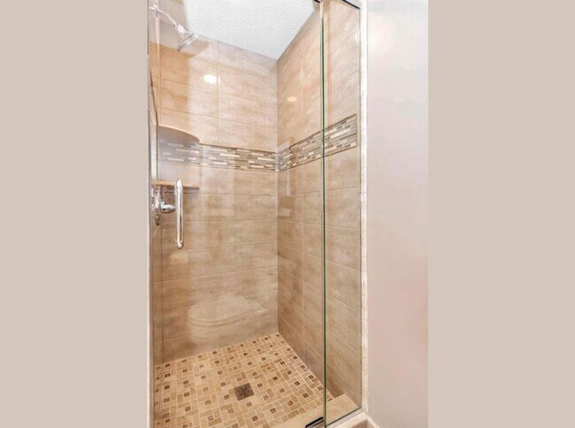 Building Photo - Luxury Home in Plymouth with 2-Level Primary Suite, Furnished or Unfurnished, Wayzata Schools, Pe...