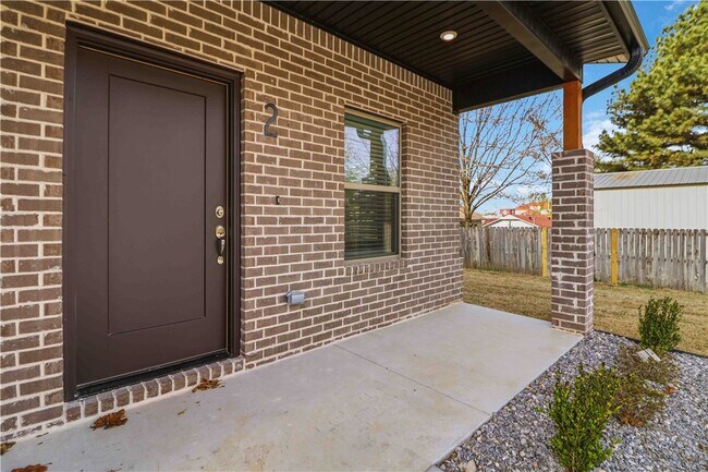 Building Photo - 3406 SE K St