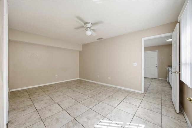 Building Photo - 2918 Fan Palm Dr