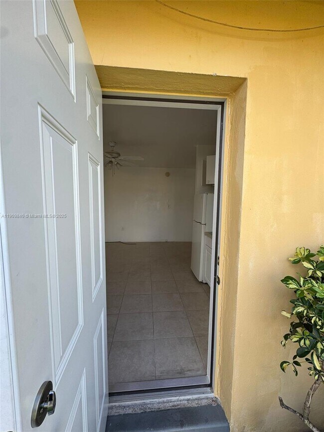 Building Photo - 16200 NE 19th Pl