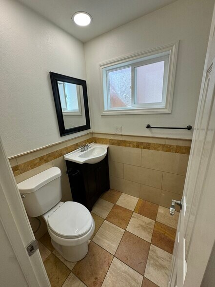 Building Photo - 2203 Voorhees Ave