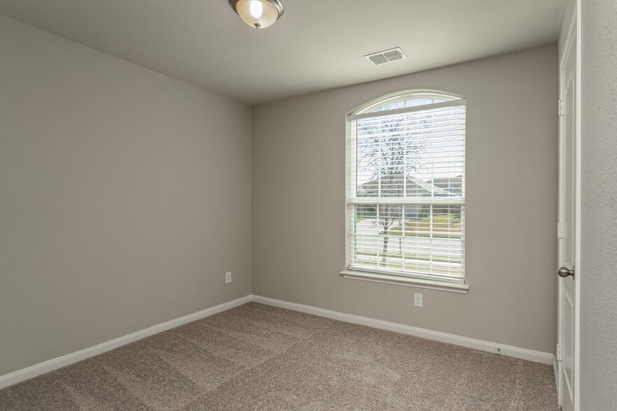 Building Photo - 157 Aaron St