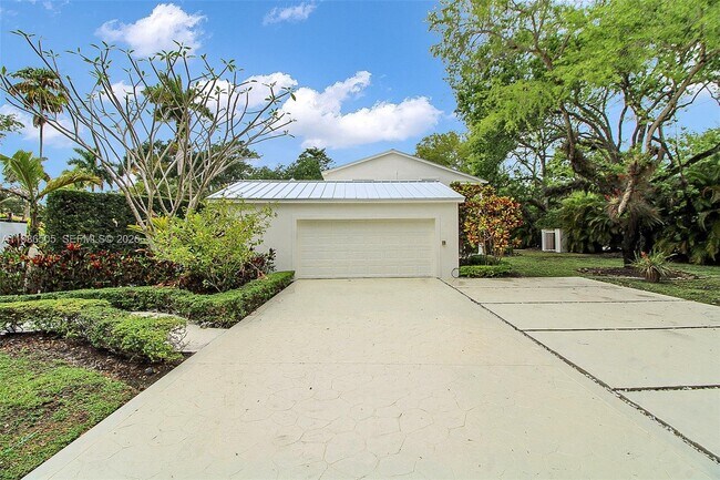 Building Photo - 6900 SW 104th St