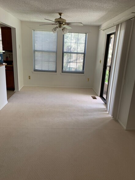 Dining area- entry to patio - 5341 76th W Ave