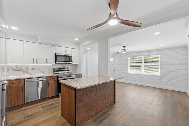 Building Photo - 4505 Cottonwood Dr