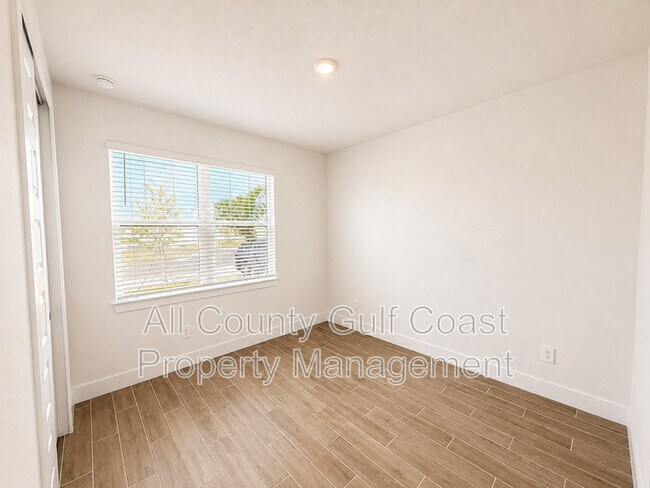 Building Photo - 168 Shady Edge Lp