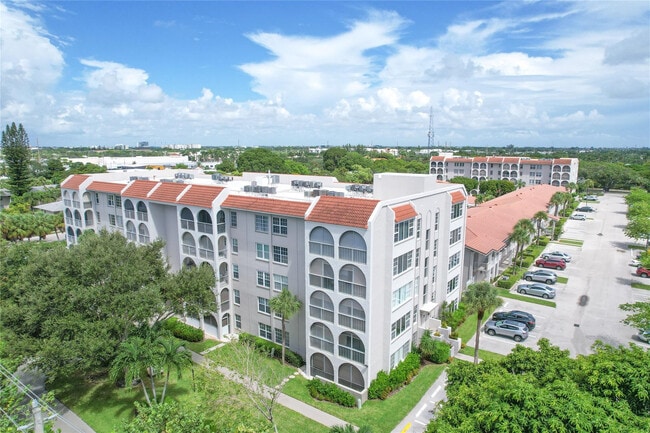 Building Photo - 250 NE 20th St