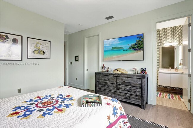 Building Photo - 16709 Botaniko Dr N