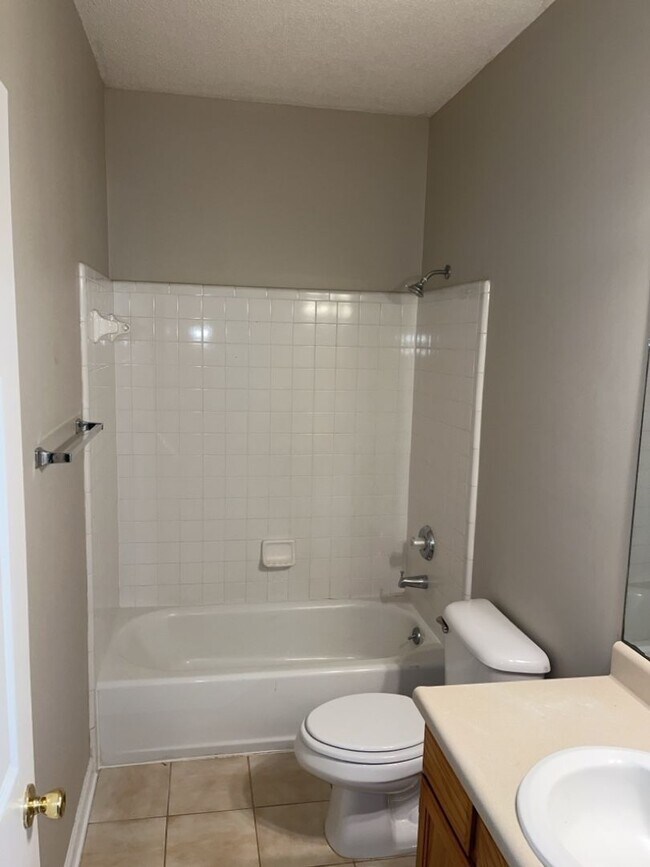 Building Photo - 22 E Dubois St