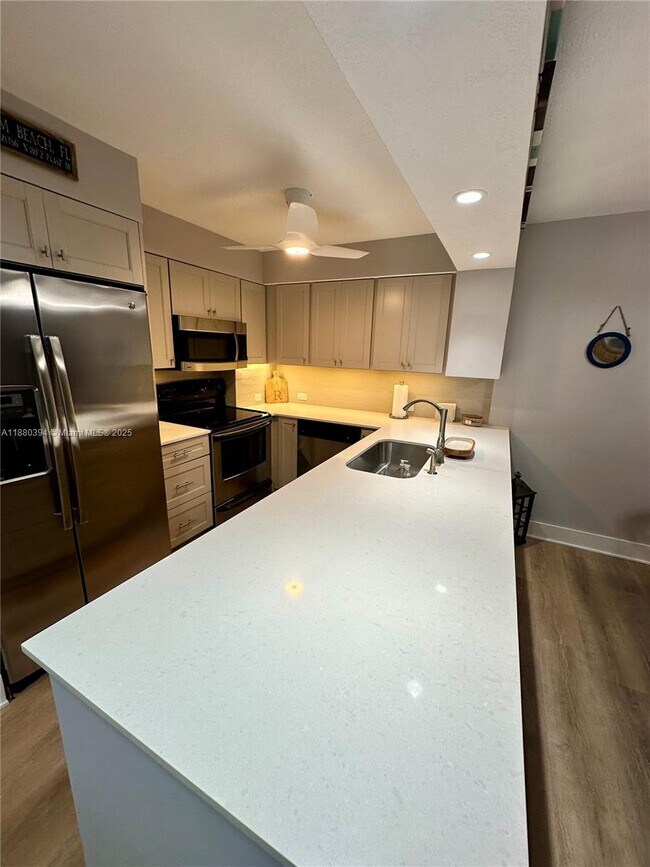 Building Photo - 3540 S Ocean Blvd