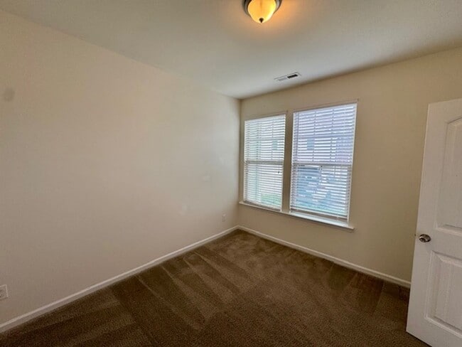 Building Photo - Crosstowne Townhome Available NOW!