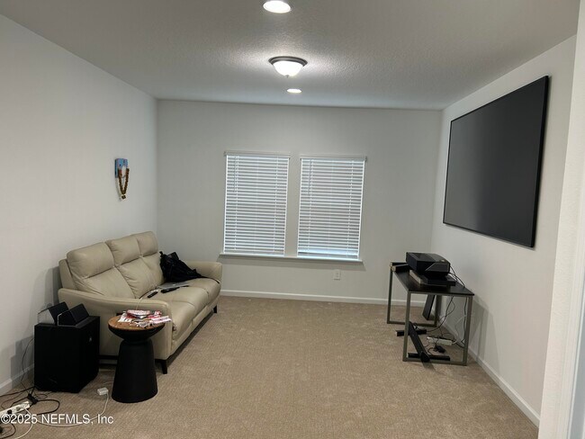Building Photo - 588 Silver Landing Dr