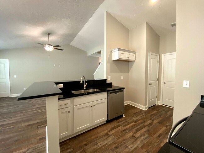 Building Photo - Spacious & Modern Home for Rent - One Leve...