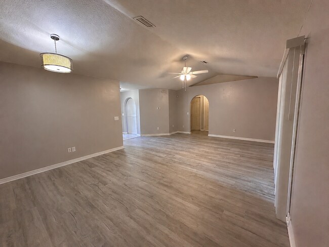 Building Photo - 53 Birchwood Dr