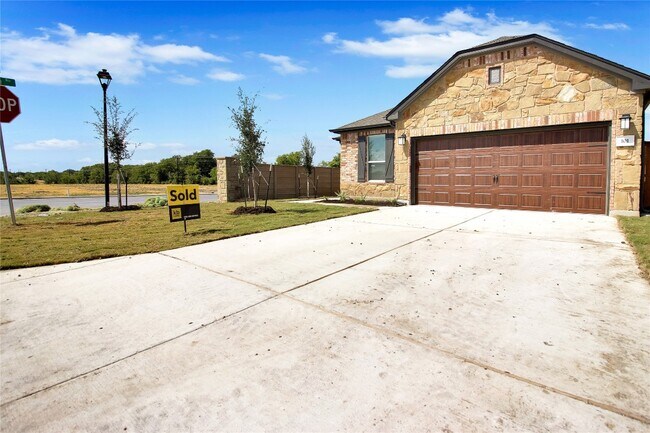 Building Photo - 101 Unforgiven Ln