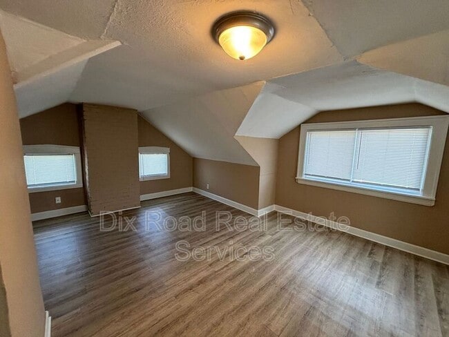 Building Photo - 307 N E St