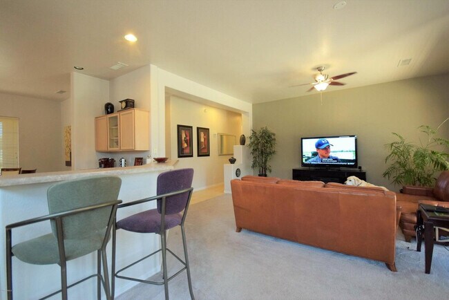Building Photo - 483 W Carob Dr