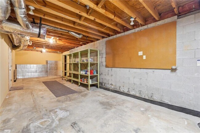 Building Photo - 2565 Chestea Dr NE