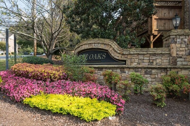 Building Photo - 921 Hickory Leaf Ct SE