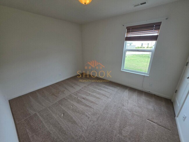 Building Photo - LINDBERGE VILLAGE COZY 3BR/2BA