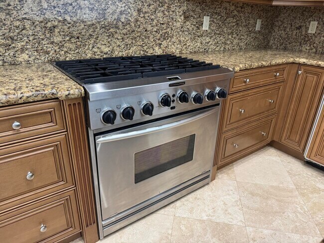 Building Photo - 164 SE Santa Gardenia