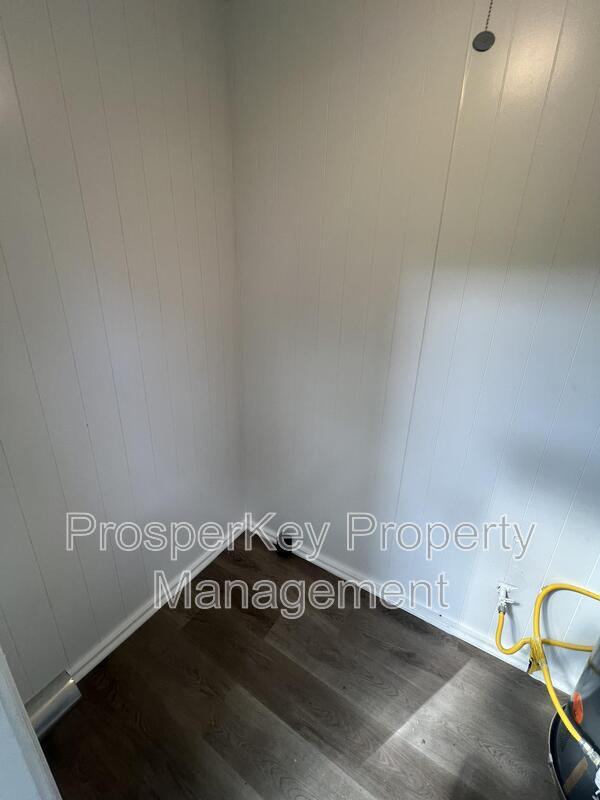 Building Photo - 502 Fall Dr