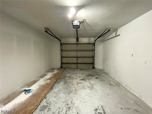 Building Photo - 906 Cape Coral Pkwy W