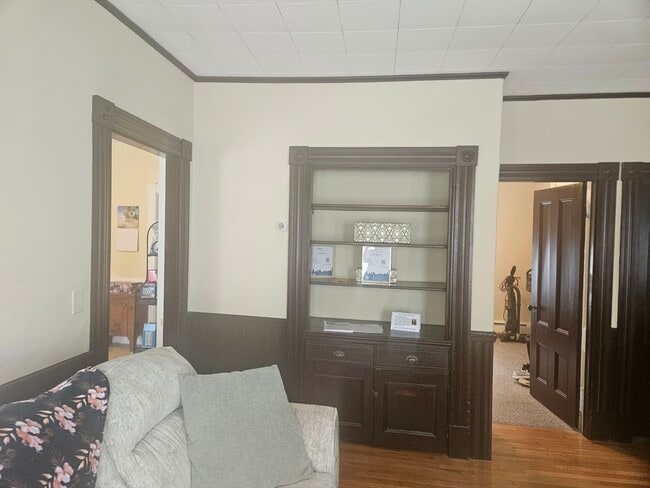 Building Photo - 42 Sumner St