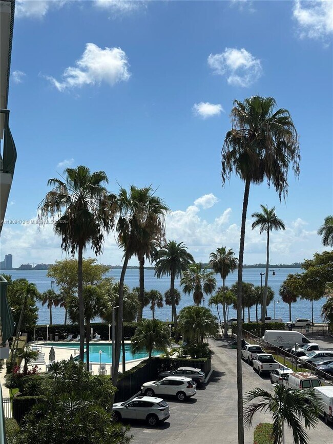 Building Photo - 1408 Brickell Bay Dr