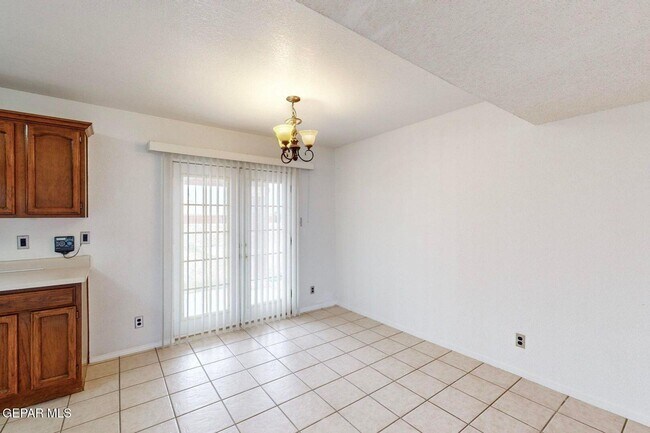 Building Photo - 133 Cloud Song E