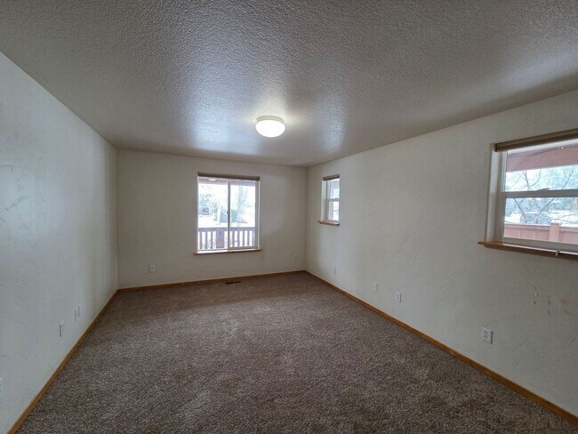 Building Photo - s2980