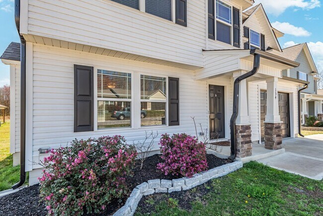 Building Photo - Gorgeous and Quiet 3Bed/2.5 Bath in Benson NC