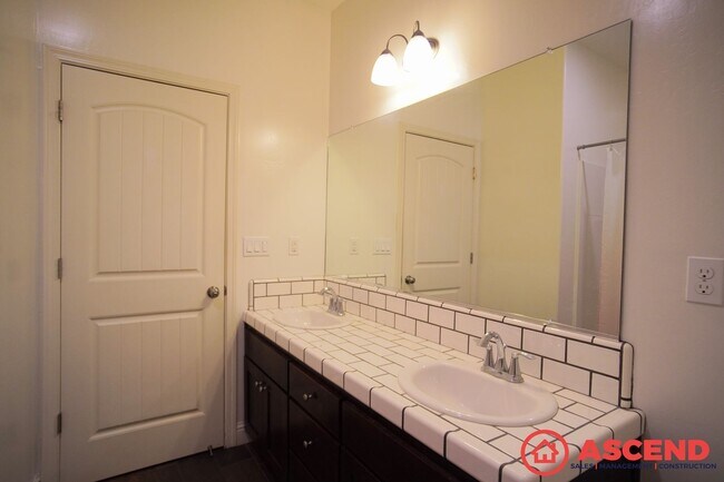 Building Photo - Phenomenal Home In Gossamer Grove!